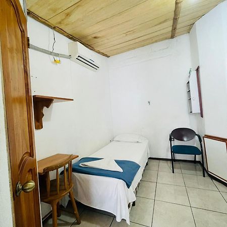 Hostal Darwin Puerto Ayora  Exterior foto
