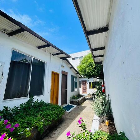 Hostal Darwin Puerto Ayora  Exterior foto