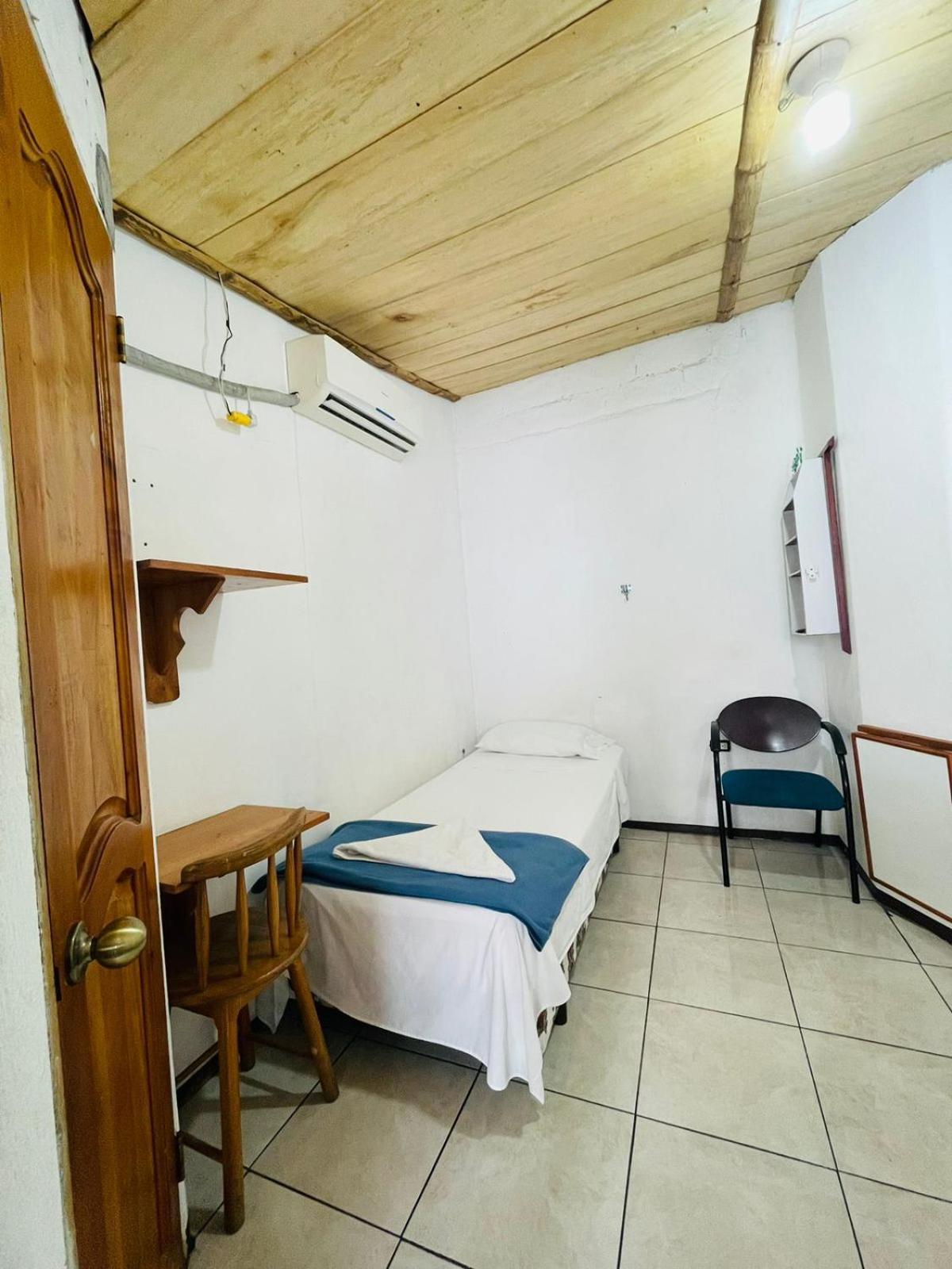 Hostal Darwin Puerto Ayora  Exterior foto
