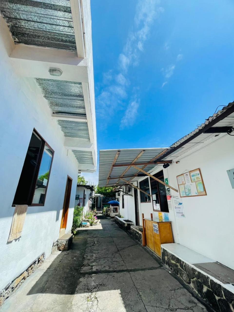 Hostal Darwin Puerto Ayora  Exterior foto